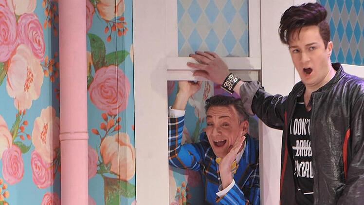 Szene aus der Neuinszenierung von Otto Nicolais "Die lustigen Weiber von Windsor" am Landestheater Coburg. Foto: Andrea Kremper