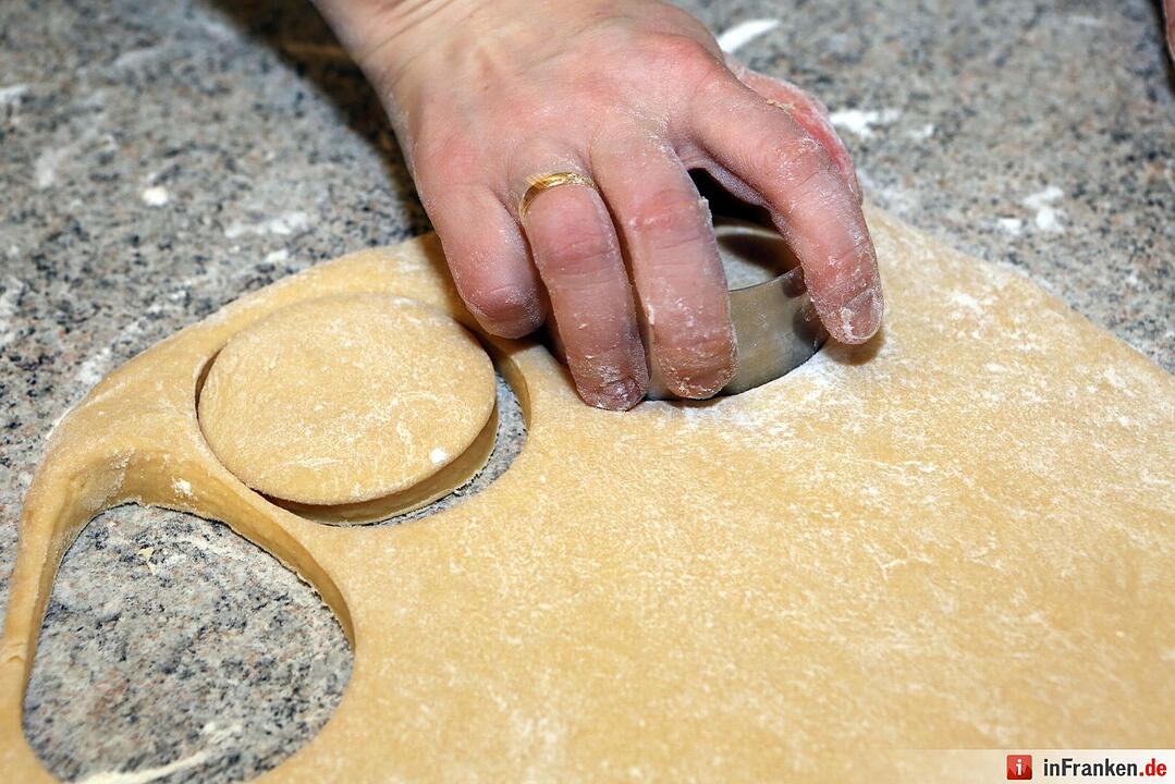 5. Kreise ausstechen.