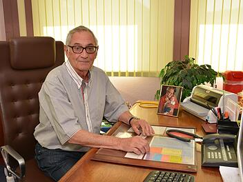 Auch mit 72 Jahren ist Dr. med. Wolfgang Dachrodt noch mit viel Freude als Allgemeinmediziner t&auml;tig. Fotos: Bj&ouml;rn Hein