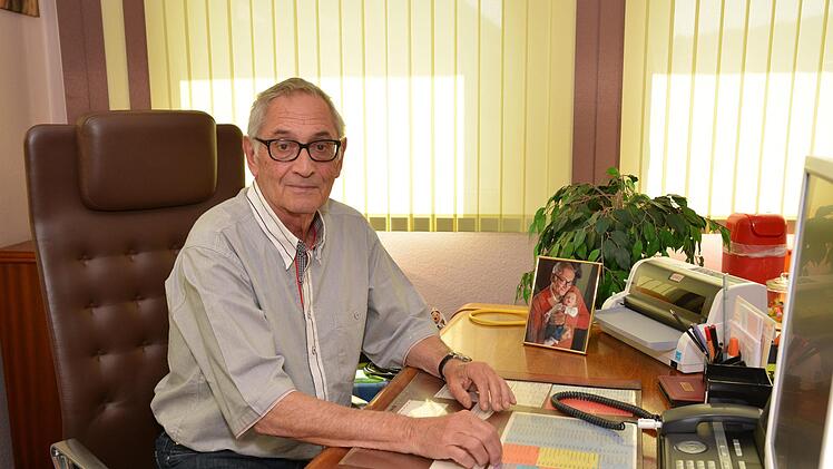 Auch mit 72 Jahren ist Dr. med. Wolfgang Dachrodt noch mit viel Freude als Allgemeinmediziner t&auml;tig. Fotos: Bj&ouml;rn Hein