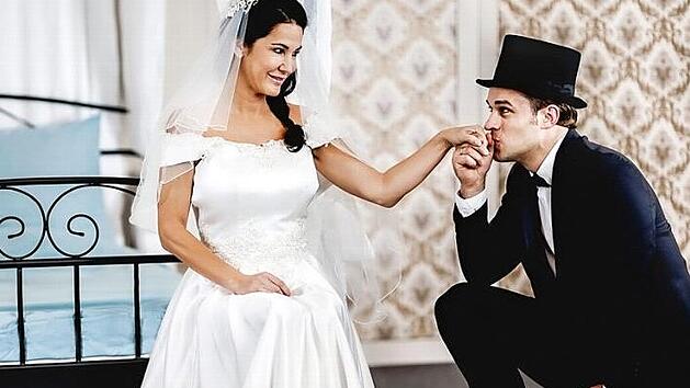 Mariella Ahrens und Tobias Herrmann spielen das Ehepaar Agnes und Michael.  Foto: privat