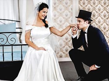 Mariella Ahrens und Tobias Herrmann spielen das Ehepaar Agnes und Michael.  Foto: privat