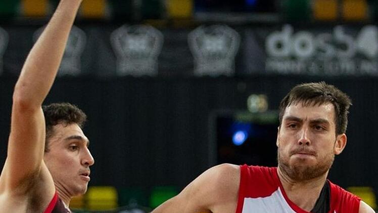 Chase Fieler (rechts) erzielte 14 Punkte und hatte noch drei Rebounds, drei geblockte Würfe, 2 Assists und einen Ballgewinn bei einem Turnover in der Statistik stehen. Foto: championsleague.basketball