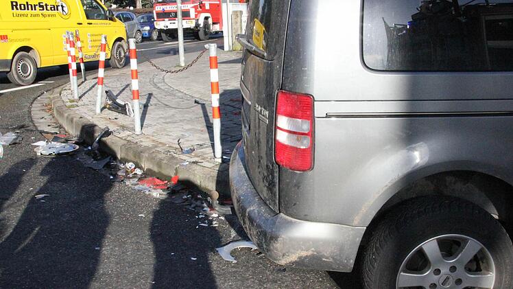 Am Montag gegen 11.05 Uhr kam es an der Kreuzung Stöhrstraße/Rodacher Straße in Kronach zu einem schweren Verkehrsunfall. Foto: Vanessa Schneider