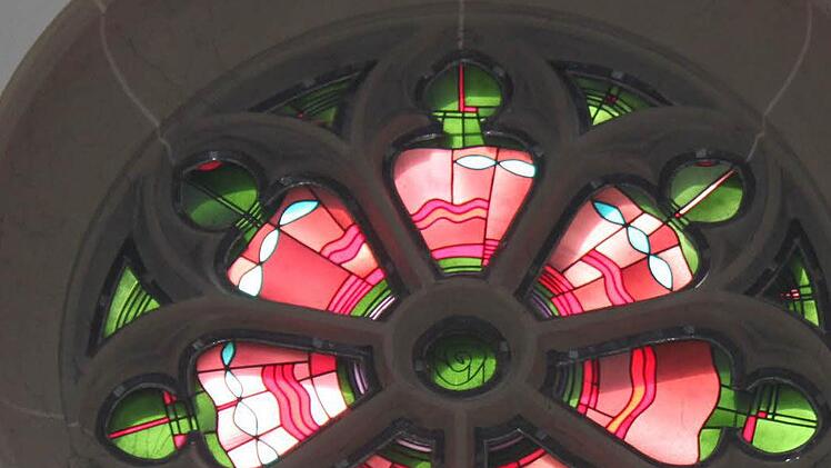 Rosettenfenster in der Herz-Jesu-Kirche.