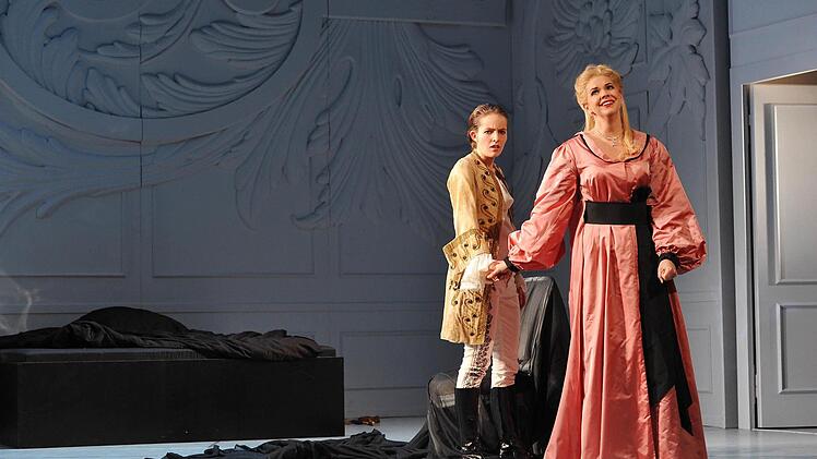 Szene aus dem "Rosenkavalier" am Landestheater Coburg.Foto: Andrea Kremper