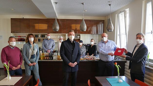 Erlangen: Lebenshilfe &uuml;bernimmt vhs-Bistro - Wiederer&ouml;ffnung mit B&uuml;rgermeister gefeiert