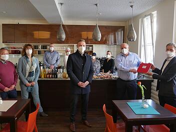 Erlangen: Lebenshilfe übernimmt vhs-Bistro - Wiedereröffnung mit Bürgermeister gefeiert