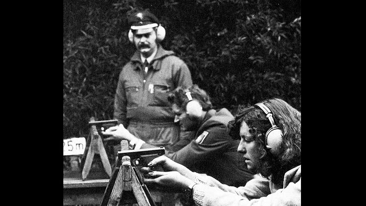 Fr&uuml;her durften Polizistinnen noch keine Schusswaffe tragen.