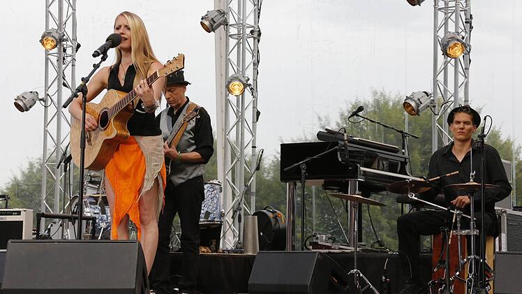 Nachwuchspreisträger Cynthia Nickschas mit ihrer Band