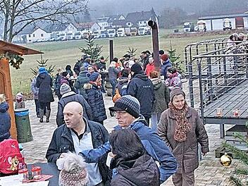 Der Winterzauber in Heuchelheim findet immer mehr Freunde. Der Erlös geht an krebskranke Kinder in Erlangen und ihre Eltern. Foto: privat