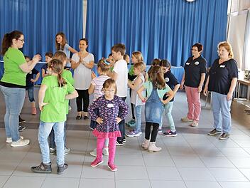 Die Kinder aus Kunreuth, Leutenbach und Kirchehrenbach beim fleißigen Üben Foto: Franz Galster
