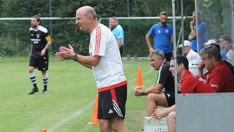 Fuchsstadts Trainer Martin Halbig spielte vor 30 Jahren mit dem FC 05 Schweinfurt in der 2. Bundesliga - auch gegen den TSV Havelse. Foto: ssp