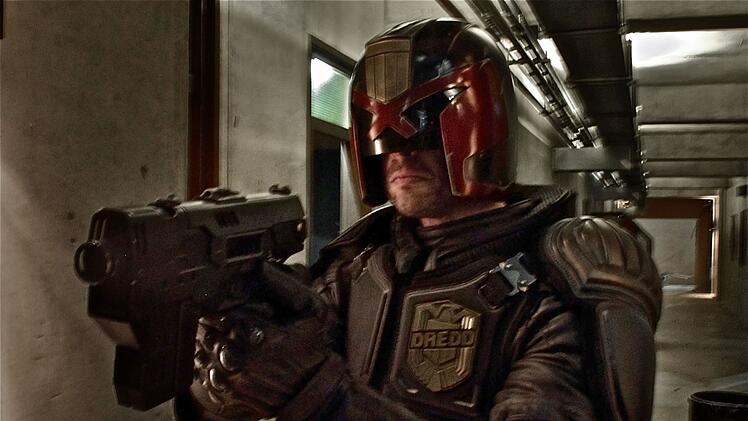 Unter der Maske kaum zu erkennen: Karl Urban spielte die Hauptrolle im Remake "Dredd" (2012).