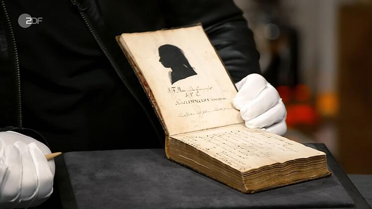 F&uuml;r ein Freundschaftsbuch von 1784 erhofften sich Ulrike und Max aus Kronshagen 700 Euro. Deutschmanek war einverstanden. Vechtels letztes Gebot: 500. Kein Deal! Auch weil der Experte dem Paar geraten hatte, das St&uuml;ck Zeitgeschichte solle in der Region bleiben.