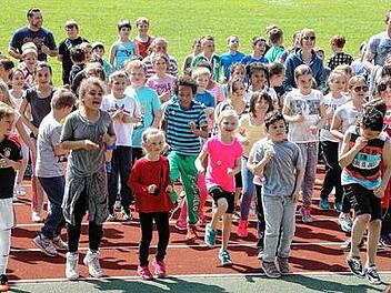 Grundschule Kitzingen-Siedlung trainiert sich &bdquo;Fit von Kopf bis Fu&szlig;&ldquo;