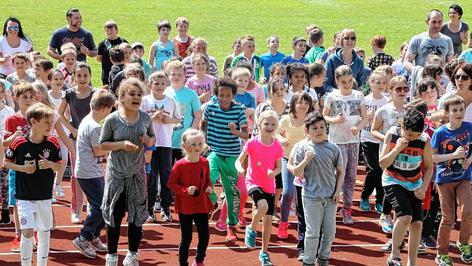 Grundschule Kitzingen-Siedlung trainiert sich &bdquo;Fit von Kopf bis Fu&szlig;&ldquo;
