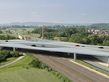 Vor allem die wellenförmige Gestaltung der neuen Brücke der A73 bei Kemmern fällt ins Auge. Der Neubau wird wegen des ICE-Ausbaus fällig. Was auf dem Bild noch nicht eingezeichnet ist, sind die Schallschutzwände entlang der Bahngleise.  Foto: Ingenieurbüro LAP/Autobahndirektion Nordbayern
