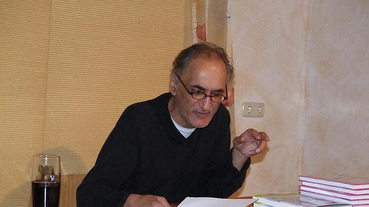 Michael Asad las fränkische Geschichten aus eigener Feder. Foto: Klaus-Peter Wulf