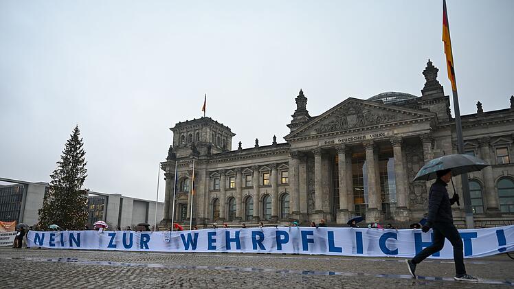 Protest gegen Bundestagsbeschluss des Wehrdienstgesetzes