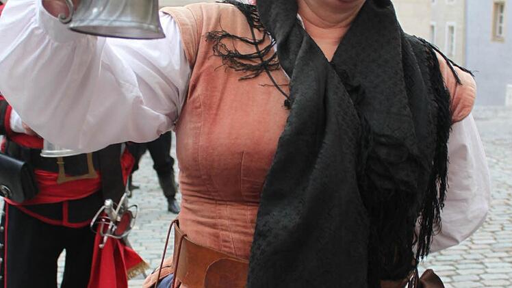 Gisela Lang schmeckt das Bier.  Foto: Veronika Schadeck