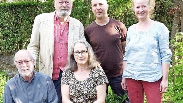 Litera(n)ten und LiederTanten treten bei der Lesung "Herzlich willkommen im Hotel" gemeinsam auf. Foto: H. Beudert