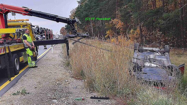 A3 bei Höchstadt: Feuerwehr wird eingeklemmte Person nach Autounfall gemeldet