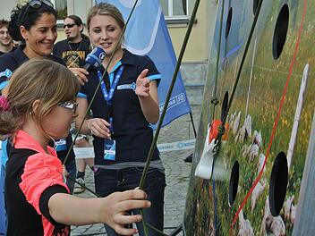 Lea Rennert hat den Bogen raus. Ihr Puck klettert beim Scheibenbergsteigen ganz zügig hoch und punktet.