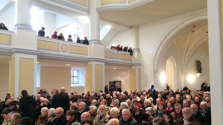 Der Coburger Bachchor beeindruckte zahlreiche Zuhörer mit der Erstauffhührung von Monteverdis Marienvesper in der fast fertig renovierten Morizkirche.Foto: Jochen Berger