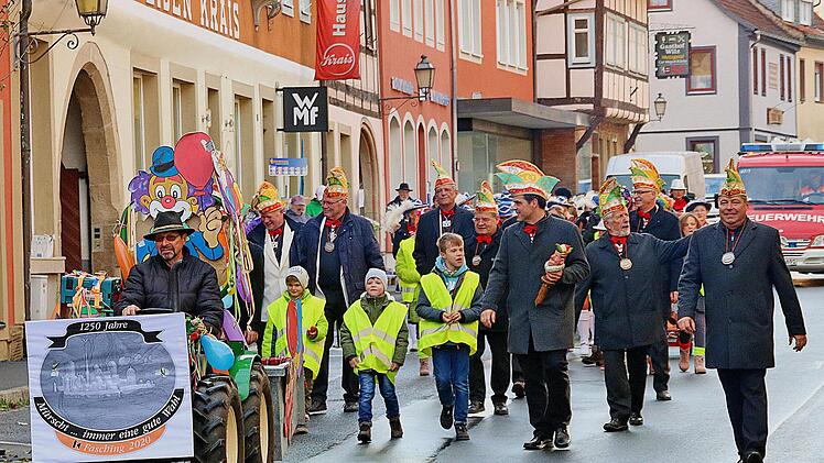 Vom Oberen Tor zogen die narren Richtung Rathaus. Foto: Dieter Britz