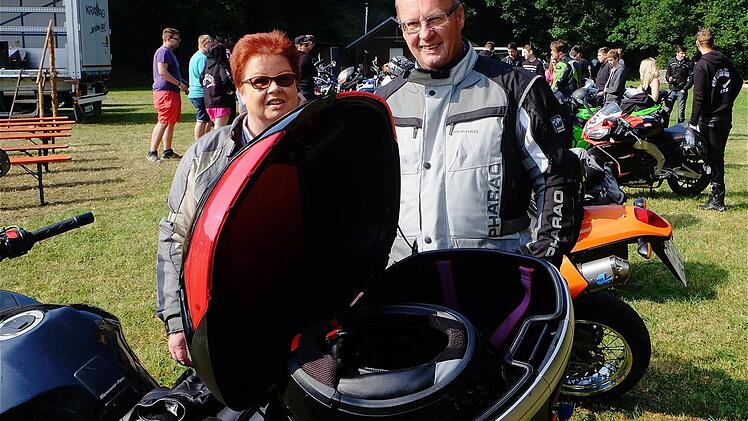 Auf einer 1200er Suzuki ist Josef Lemberger aus Nüdlingen angereist.Foto: Gerd Schaar