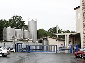 Der größte der vier Tanks der BMI Ebermannstadt soll erneuert werden. Er wird dann mehr als 19 Meter hoch, Fotos: Josef Hofbauer