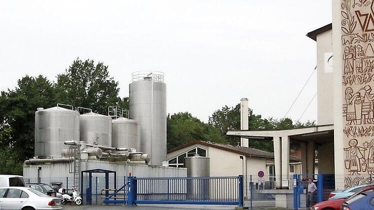 Der größte der vier Tanks der BMI Ebermannstadt soll erneuert werden. Er wird dann mehr als 19 Meter hoch, Fotos: Josef Hofbauer