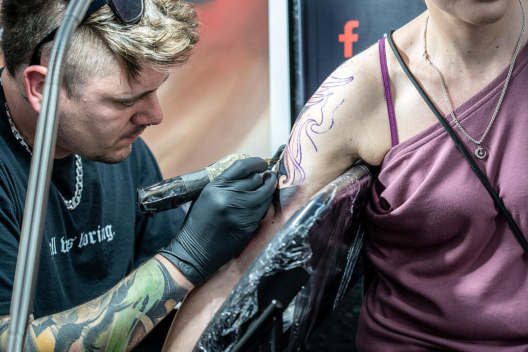 Mit vielen Top Tattookünstlern und Händlern.