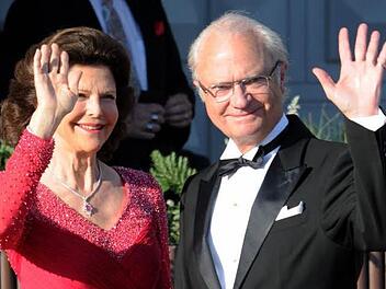 Bei rein privaten Besuchen wie jetzt bei der Verwandtschaft in Coburg lassen sich Silvia und Carl Gustaf nur ungern fotografieren. Wir respektieren das und zeigen deshalb ein Archivfoto. Foto: Carsten Rehder/dpa