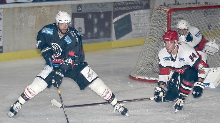 Seinen zweiten "Dreierpack" in Folge schnürte Michal Babkovic beim Auswärtssieg der Haßfurter Hawks am Freitagabend in Freising. Der Slowake war neben David Franek, der ebenfalls drei Treffer markierte, maßgeblich am 10:2-Erfolg beteiligt.  Foto: Ralf Naumann