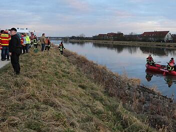 Rettungskräfte bei der Suche. Foto: Barbara Herbst