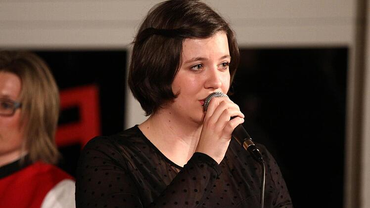 Larissa Hoppe singt "Music". Foto: Thomas Dill