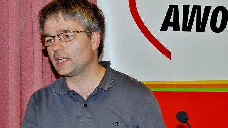 Berater Joachim Schmitt gab den AWO-Mitgliedern Tipps zur Gewinnung von Ehrenamtlichen.  Foto: Sigismund von Dobschütz