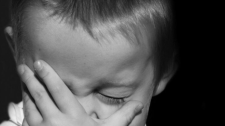 Alfie Lamb, ein dreijähriger Junge verstarb im vergangenen Februar. Symbolbild: pixabay.com/PublicDomainPictures