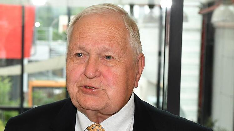 Edgar Sitzung hielt auch eine kleine Ansprache bei der Verleihung der Bürgernadel am 11. Juli im Tagungsraum der Mediengruppe Oberfranken. Foto: Ronald Rinklef