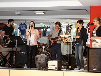 Die Schülerband der Ebermannstadter Musikschule bei ihrem Auftritt Fotos: fra-press