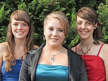 Michelle Schmitt, Viktoria Knüttel und Julia Vierheilig (von links) waren in der Einhard-Volksschule Euerdorf besonders erfolgreich. Fotos: Doris Bauer