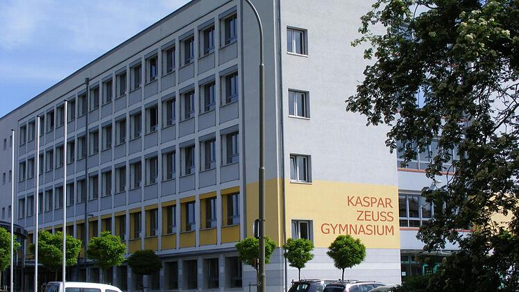 Das Frankenwald-Gymnasiums wurde für das Pilotprojekt "Mittelstufe plus"ausgewählt, das KZG nicht. Das Staatsministerium für Bildung und Kultus, Wissenschaft und Kunst habe mit seiner Entscheidung eine unnötige Wettbewerbssituation zwischen den beiden Gymnasien im Landkreis Kronach geschaffen, heißt es in der Petition.  Foto: Archiv