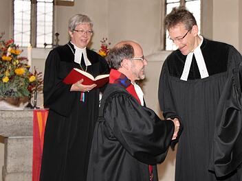 Amtseinführung von Pfarrer Matthias Heindl in Kronach (von links): Dekanin Dorothea Richter, Pfarrer Andreas Heindl, Pfarrer Roland Kelber (Hechlingen am See) und die Seniorin des Pfarrkapitels, Alina Elgring.  Foto: Rainer Glissnik