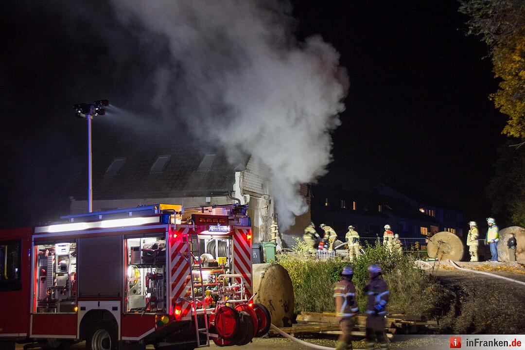 Dichter Qualm drang aus Abbruchhaus - Passanten verständigten die Feuerwehr