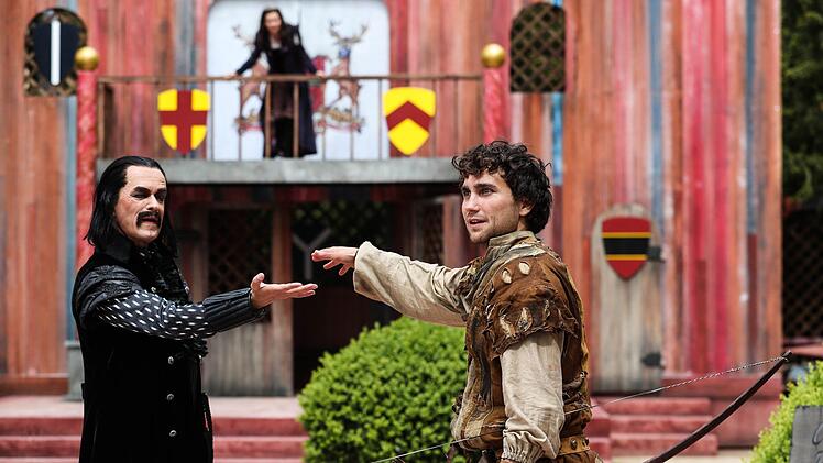 "Robin Hood" feierte Premiere als Familienstück auf der Coburger Freilicht-Bühne am Herzog-Alfred-Brunnen im Hofgarten.Foto: Henning Rosenbusch