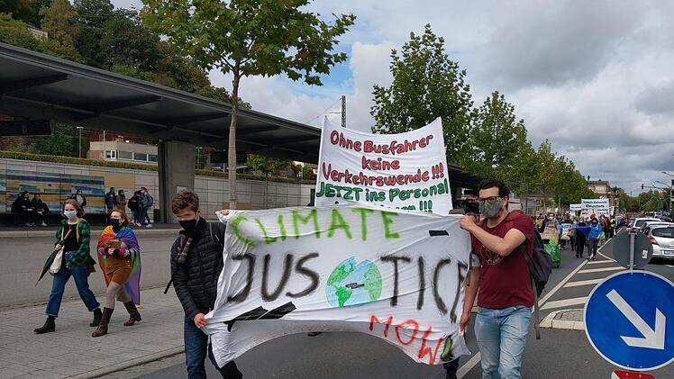 Am ZOB warteten nur die Landkreis-Busse. Die Coburger Stadtbusse blieben am Freitag im Depot. Foto: Simone Bastian