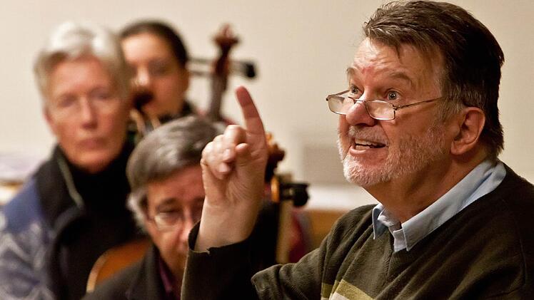 Unter Leitung von Hans Stähli probt das Orchester der "Musikfreunde Neustadt".Foto: Jochen Berger