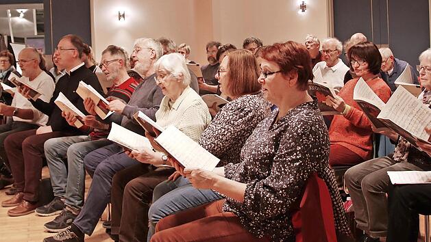 Seit Monaten probt der Chor der Kulmbacher Kantorei unter der Leitung von Dekanatskantor Christian Reitenspieß für die Aufführung des Rutter-Requiems.